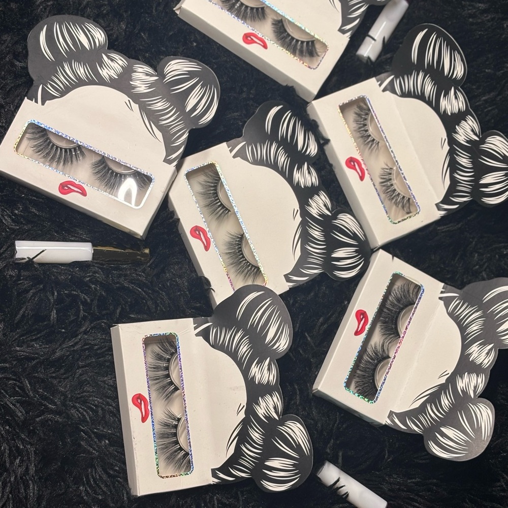 Dramatic Strip Lashes - Picture 2 of 2